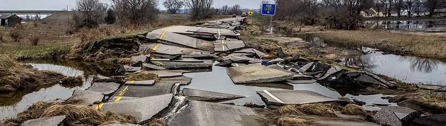 Flood damage on I-29 between US 34 and Hamburg