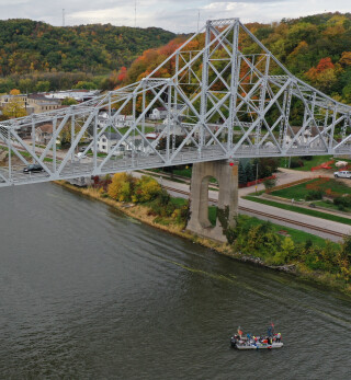 A bridge over the Mississippi River in Iowa.